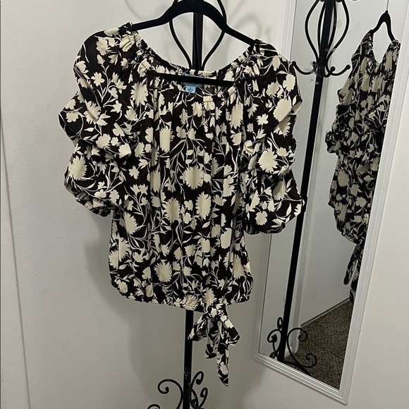 CeCe NWOT Black and Cream Floral Blouse - Picture 1 of 8